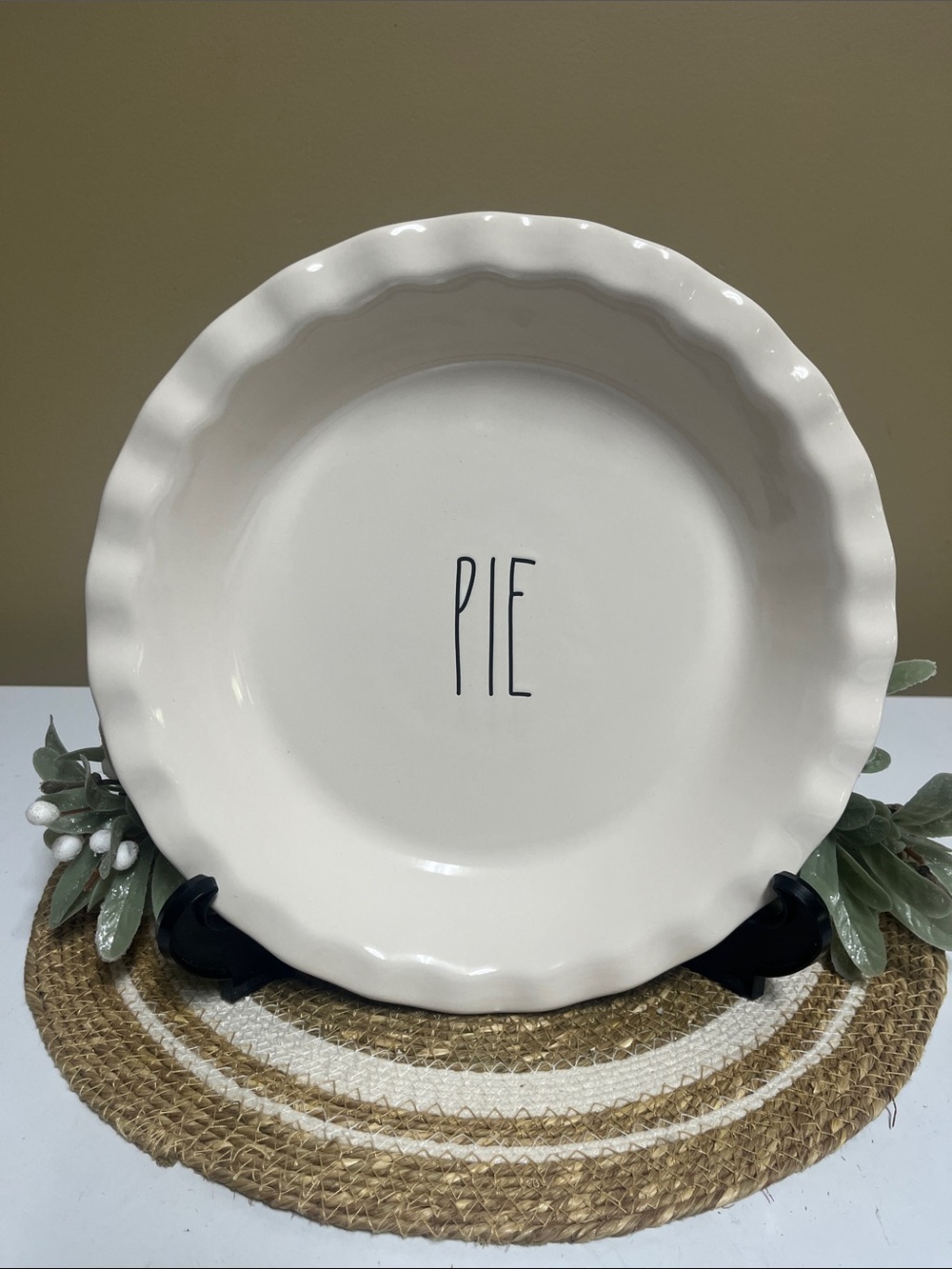 Rae Dunn Pie Dish in good condition